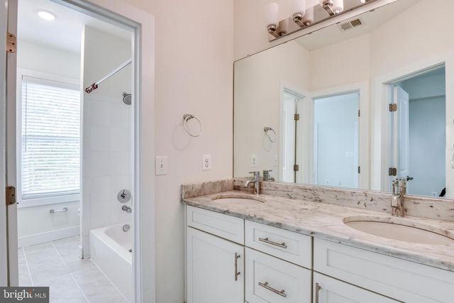 6665 FAYETTE ST, Haymarket, VA 20169