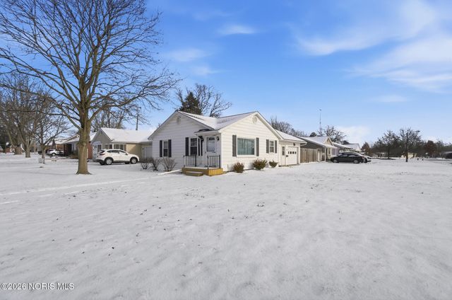 594 Douglas Drive, Wauseon, OH 43567
