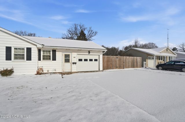 594 Douglas Drive, Wauseon, OH 43567
