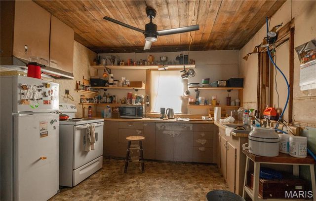 109 Business HH, Piedmont, MO 63957