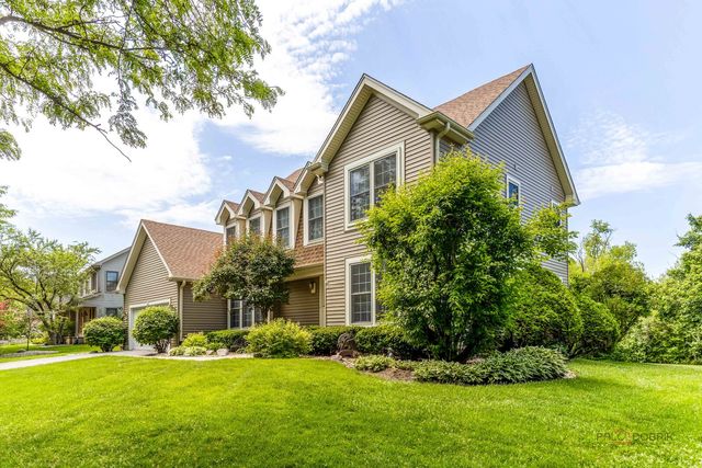 8 N Old Creek Road, Vernon Hills, IL 60061