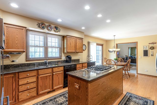8 N Old Creek Road, Vernon Hills, IL 60061