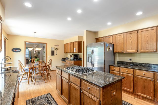 8 N Old Creek Road, Vernon Hills, IL 60061