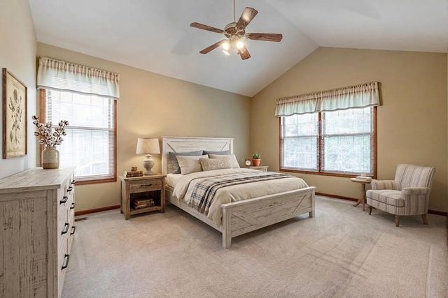 8 N Old Creek Road, Vernon Hills, IL 60061