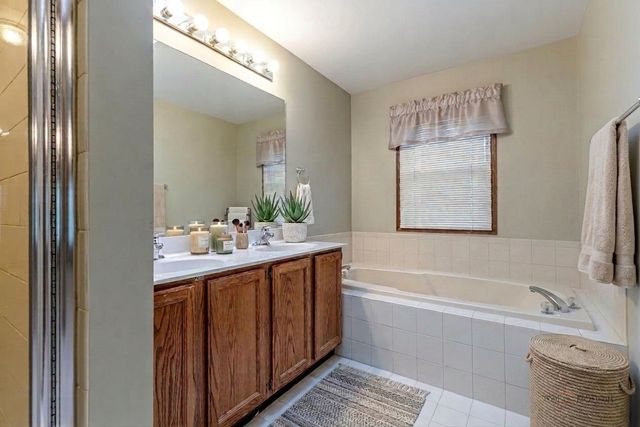 8 N Old Creek Road, Vernon Hills, IL 60061