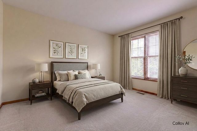 8 N Old Creek Road, Vernon Hills, IL 60061
