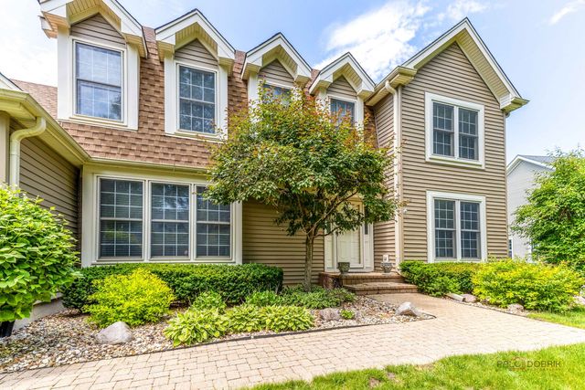 8 N Old Creek Road, Vernon Hills, IL 60061