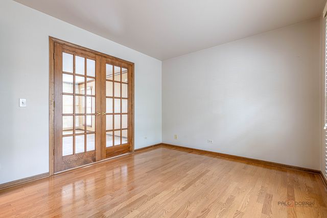 8 N Old Creek Road, Vernon Hills, IL 60061