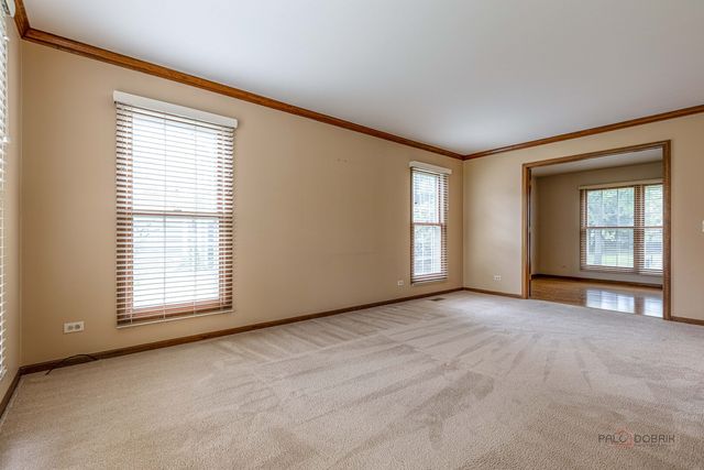 8 N Old Creek Road, Vernon Hills, IL 60061