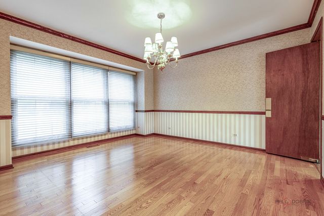 8 N Old Creek Road, Vernon Hills, IL 60061