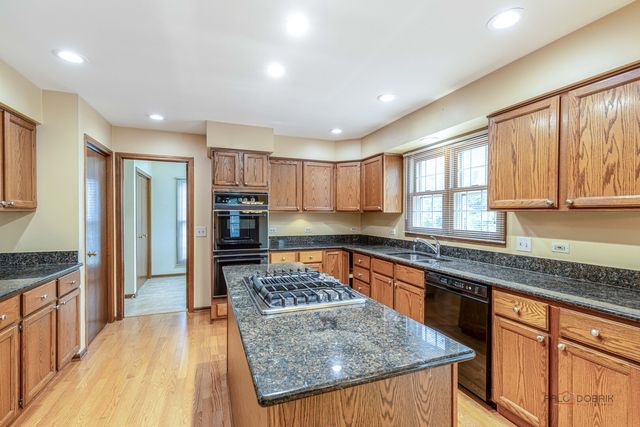 8 N Old Creek Road, Vernon Hills, IL 60061