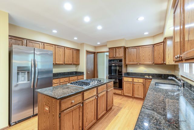 8 N Old Creek Road, Vernon Hills, IL 60061