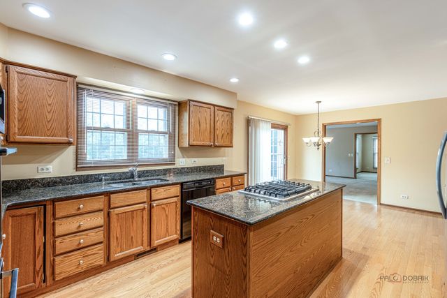 8 N Old Creek Road, Vernon Hills, IL 60061