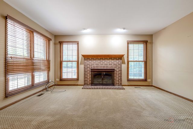 8 N Old Creek Road, Vernon Hills, IL 60061