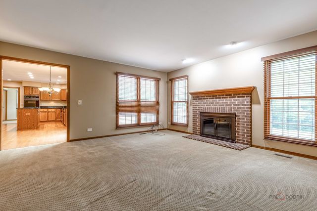 8 N Old Creek Road, Vernon Hills, IL 60061
