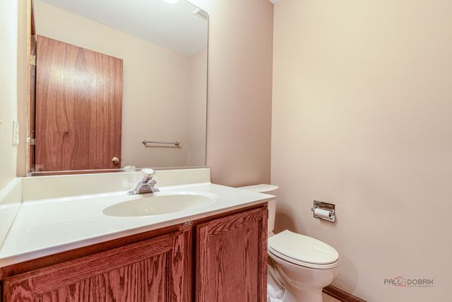 8 N Old Creek Road, Vernon Hills, IL 60061