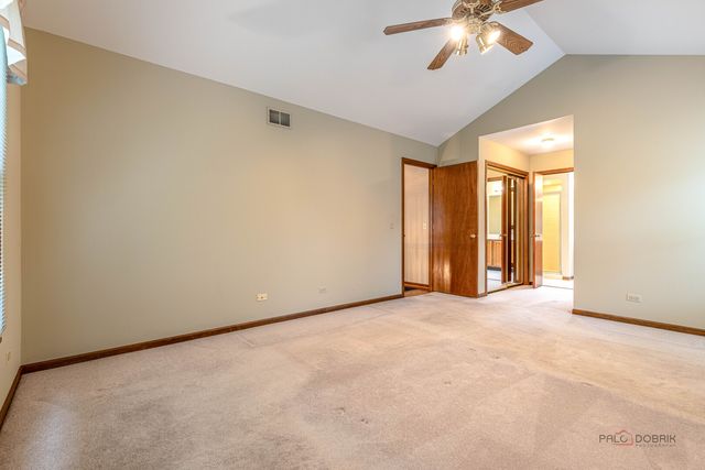 8 N Old Creek Road, Vernon Hills, IL 60061