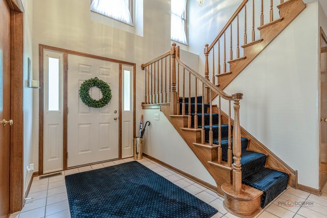8 N Old Creek Road, Vernon Hills, IL 60061