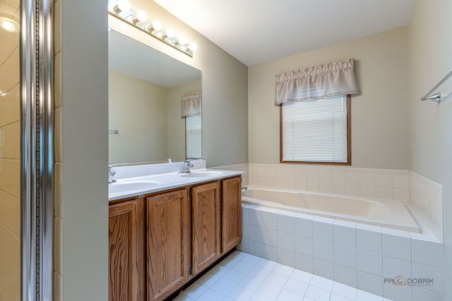 8 N Old Creek Road, Vernon Hills, IL 60061