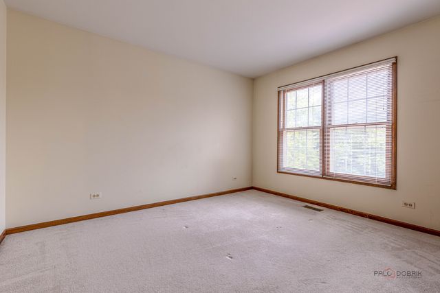 8 N Old Creek Road, Vernon Hills, IL 60061