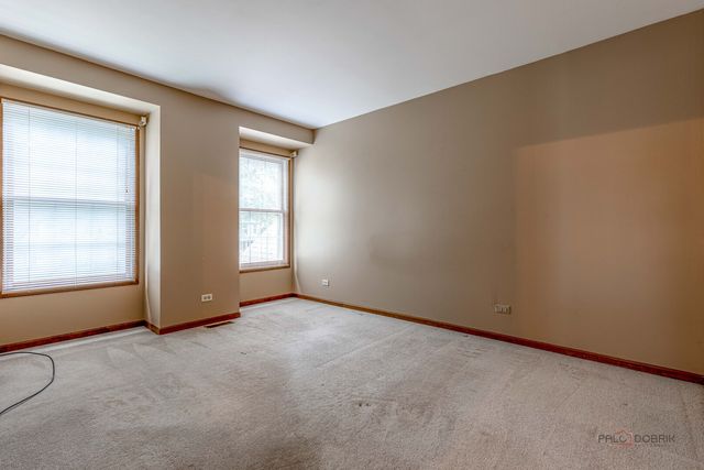 8 N Old Creek Road, Vernon Hills, IL 60061