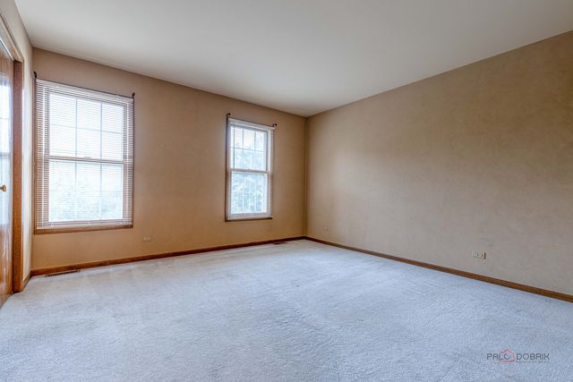 8 N Old Creek Road, Vernon Hills, IL 60061