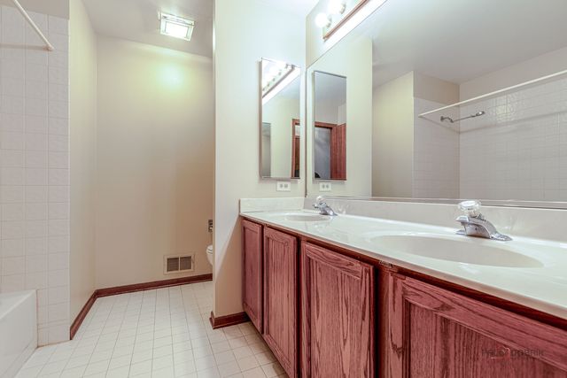 8 N Old Creek Road, Vernon Hills, IL 60061