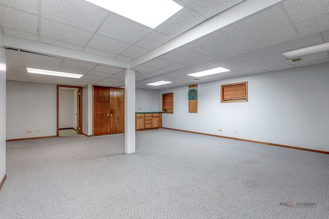 8 N Old Creek Road, Vernon Hills, IL 60061