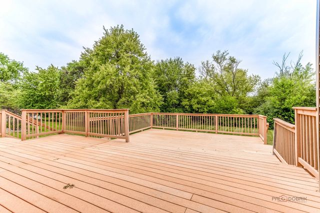 8 N Old Creek Road, Vernon Hills, IL 60061