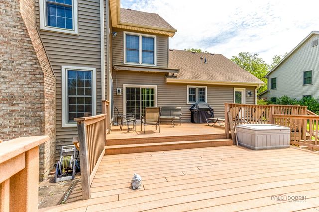8 N Old Creek Road, Vernon Hills, IL 60061