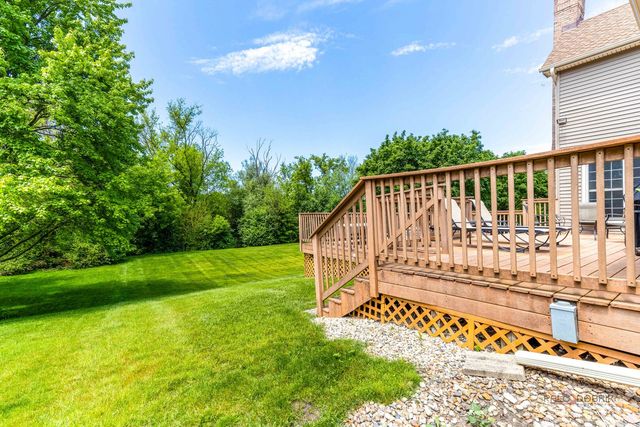 8 N Old Creek Road, Vernon Hills, IL 60061