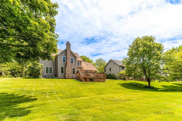 8 N Old Creek Road, Vernon Hills, IL 60061