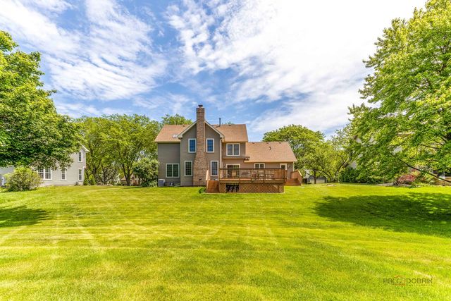8 N Old Creek Road, Vernon Hills, IL 60061