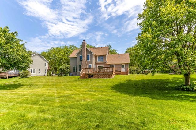 8 N Old Creek Road, Vernon Hills, IL 60061