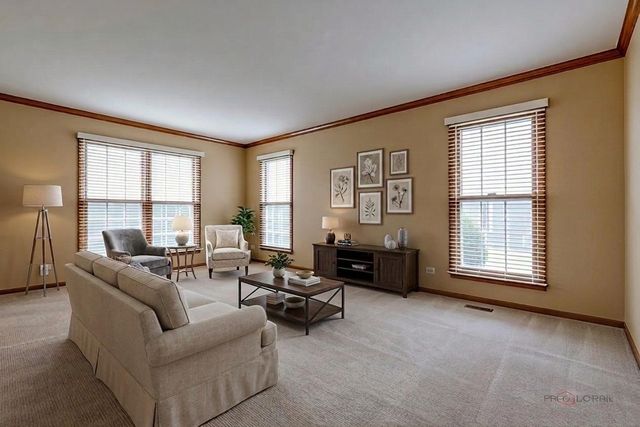 8 N Old Creek Road, Vernon Hills, IL 60061