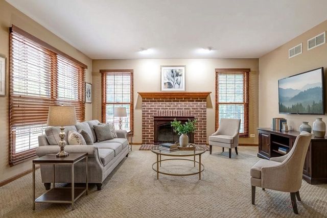 8 N Old Creek Road, Vernon Hills, IL 60061