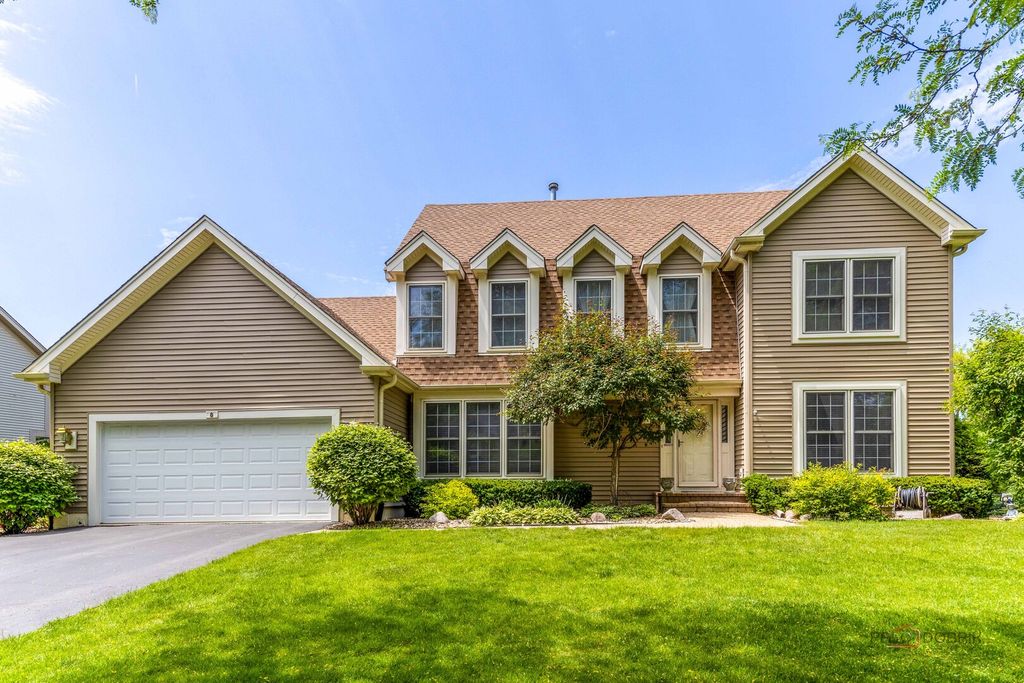 8 N Old Creek Road, Vernon Hills, IL 60061
