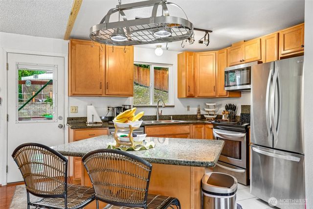 553 S 111th Street, Seattle, WA 98168