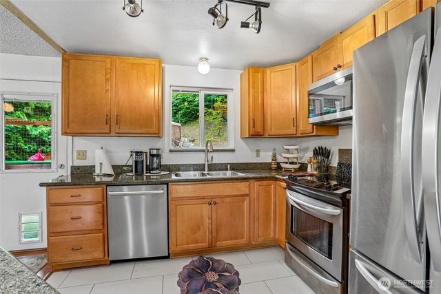 553 S 111th Street, Seattle, WA 98168