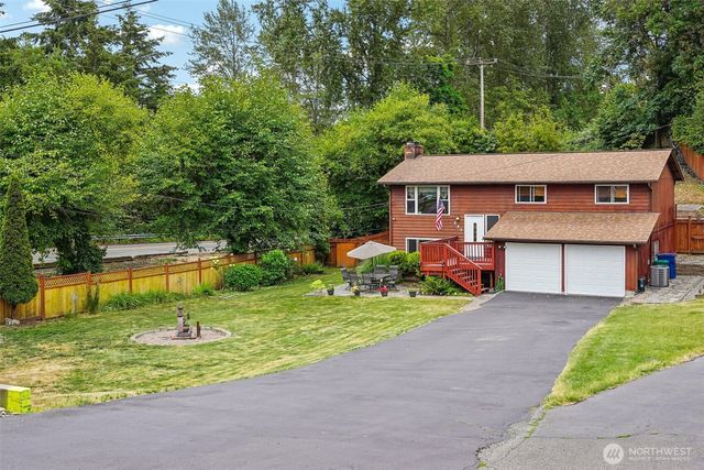 553 S 111th Street, Seattle, WA 98168