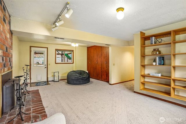 553 S 111th Street, Seattle, WA 98168