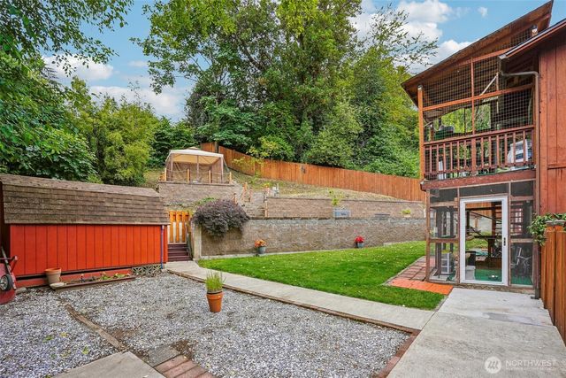 553 S 111th Street, Seattle, WA 98168