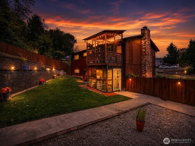553 S 111th Street, Seattle, WA 98168