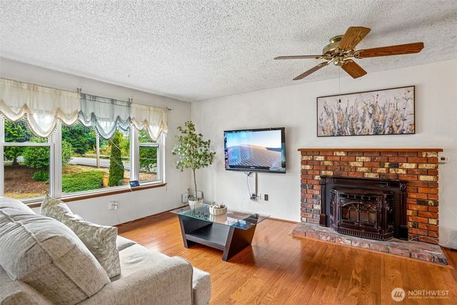 553 S 111th Street, Seattle, WA 98168