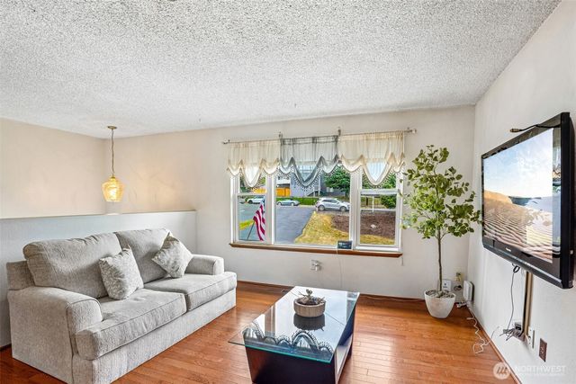 553 S 111th Street, Seattle, WA 98168