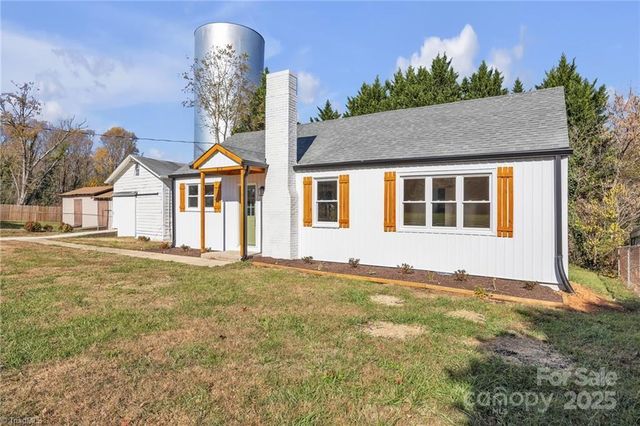 218 Cedarbrook Road, Jonesville, NC 28642