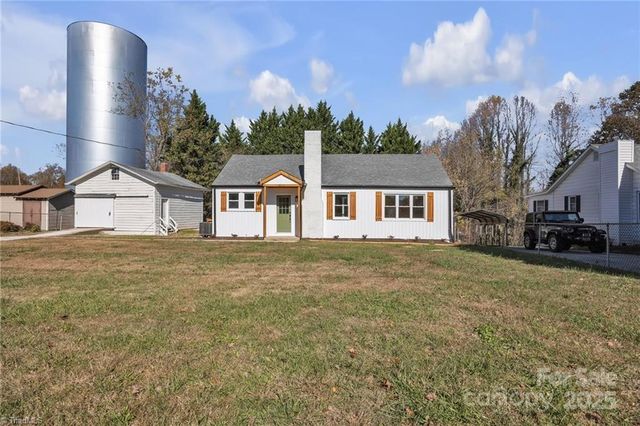 218 Cedarbrook Road, Jonesville, NC 28642
