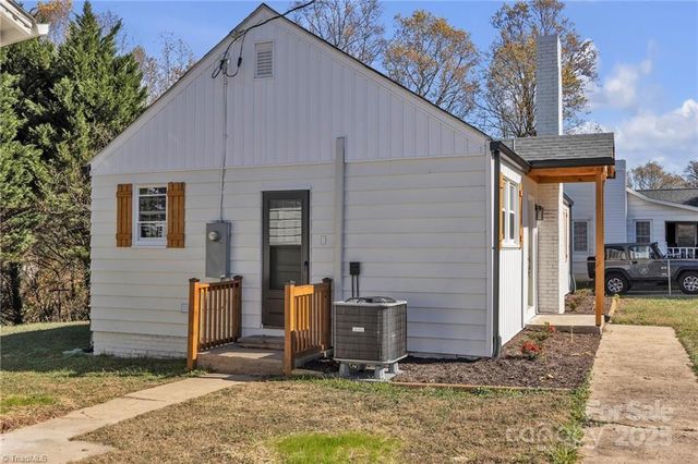 218 Cedarbrook Road, Jonesville, NC 28642