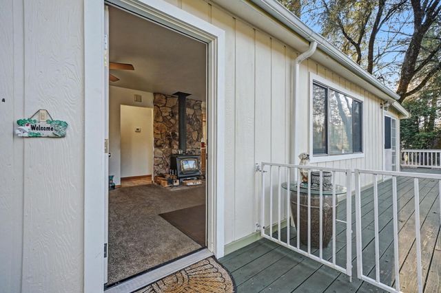 17630 Ridge Rd, Pine Grove, CA 95665