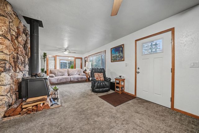 17630 Ridge Rd, Pine Grove, CA 95665